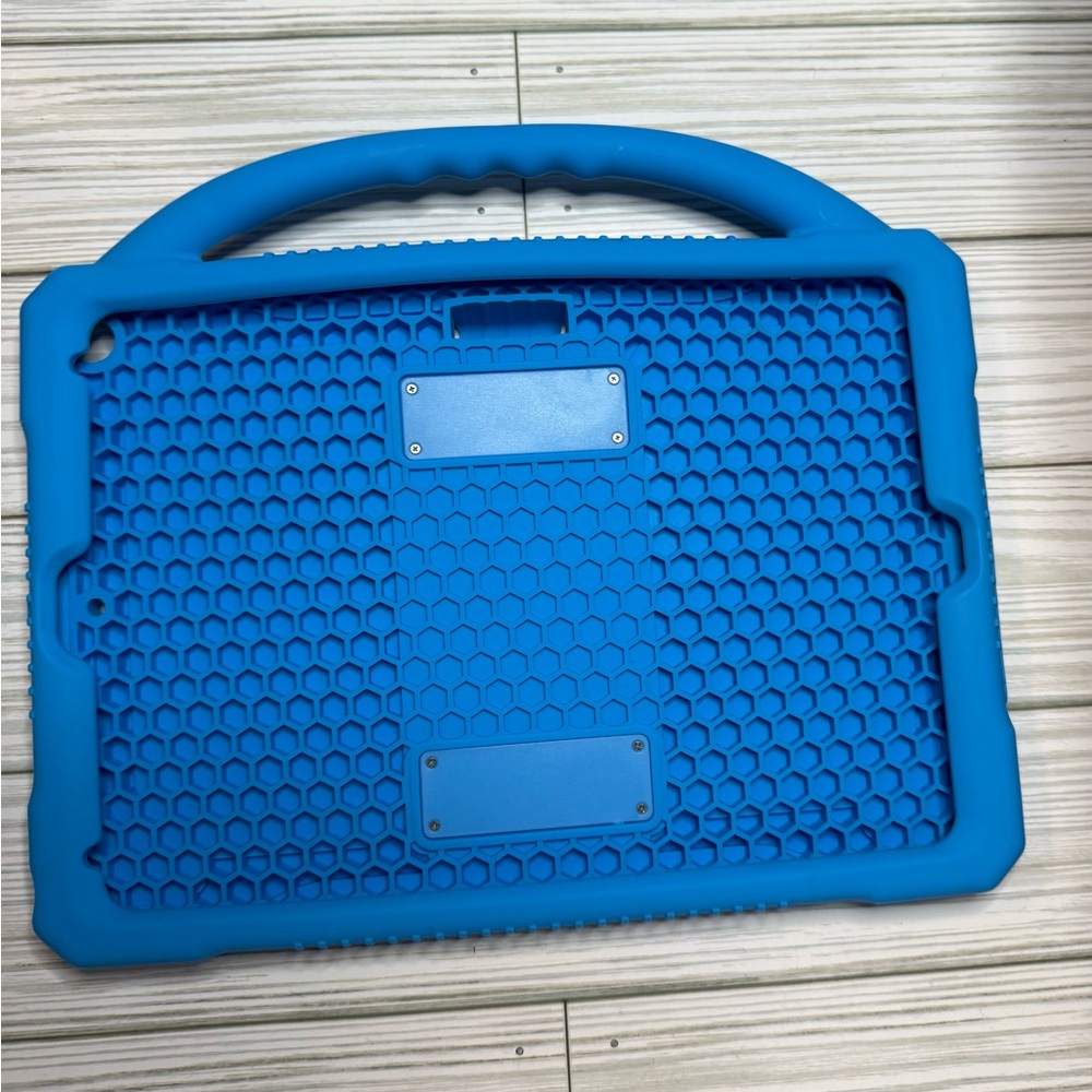 Kids Silicone iPad 7th 8th 9th Gen. Protective Case, with Handle Stand